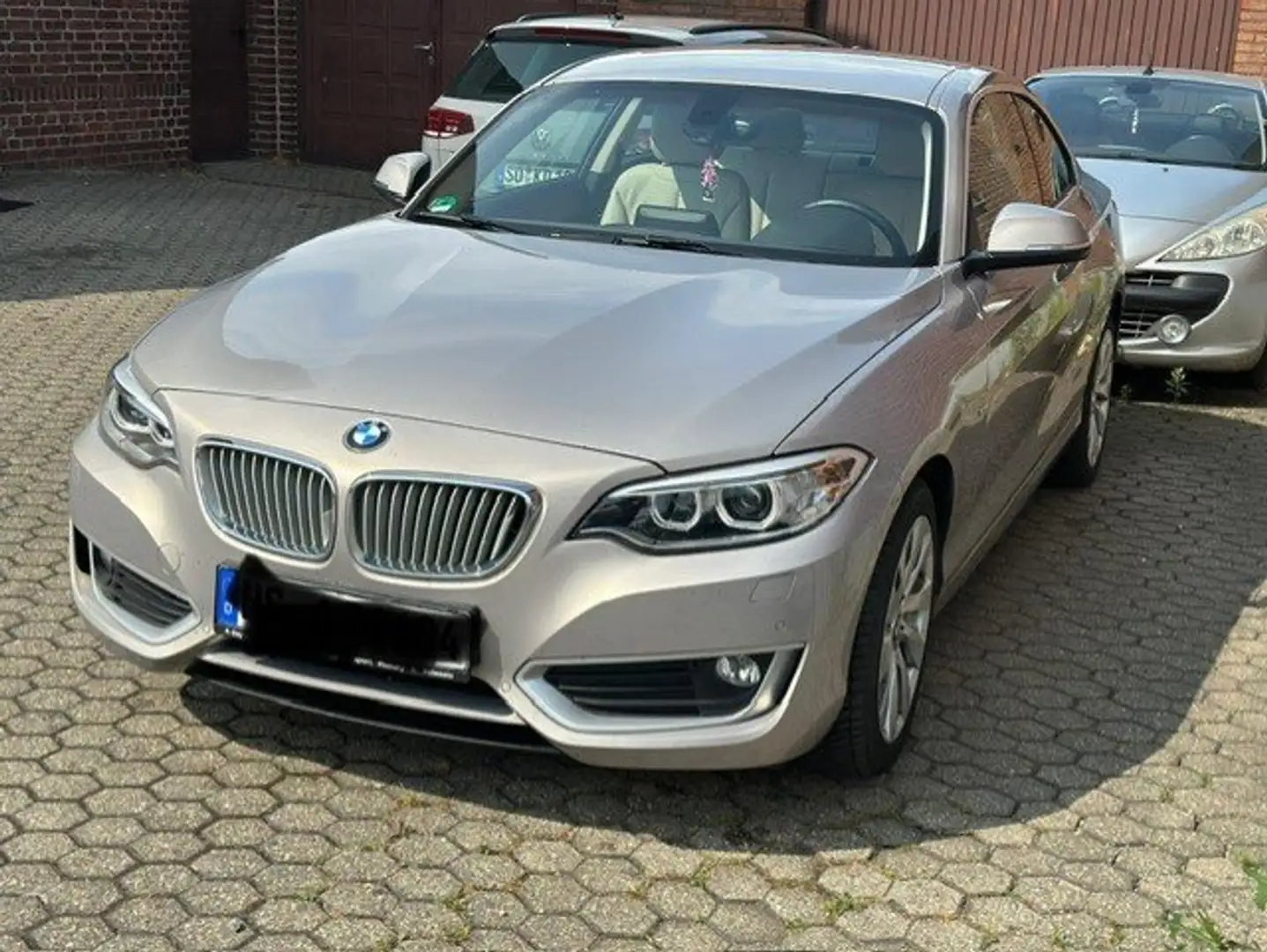 BMW 220 220i Coupe Aut. Modern Line Béžová - 1