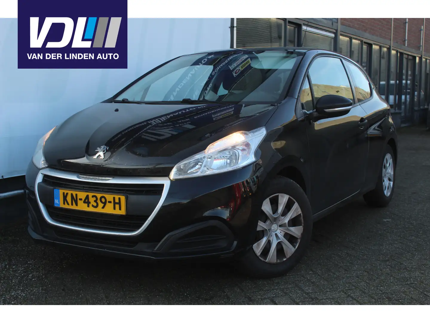 Peugeot 208 1.2 PureTech Access Handel prijs, zo meenemen Schwarz - 1