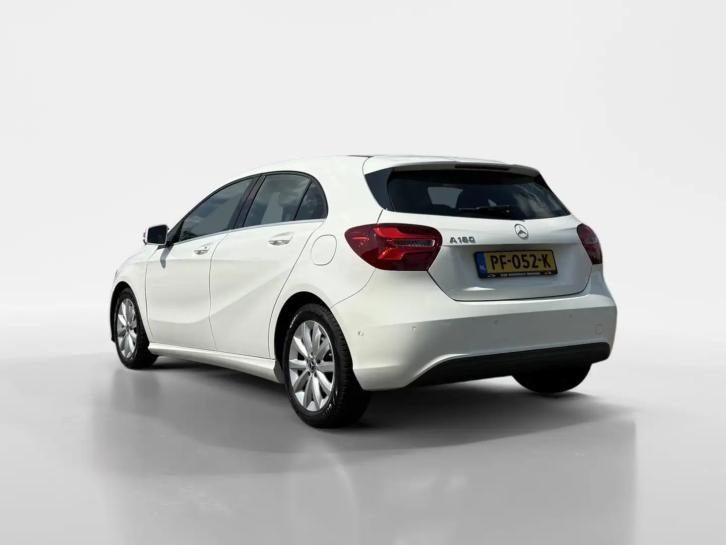Mercedes-Benz A 180 Business Solution Automaat | Camera | LED | Stoelv Wit - 2