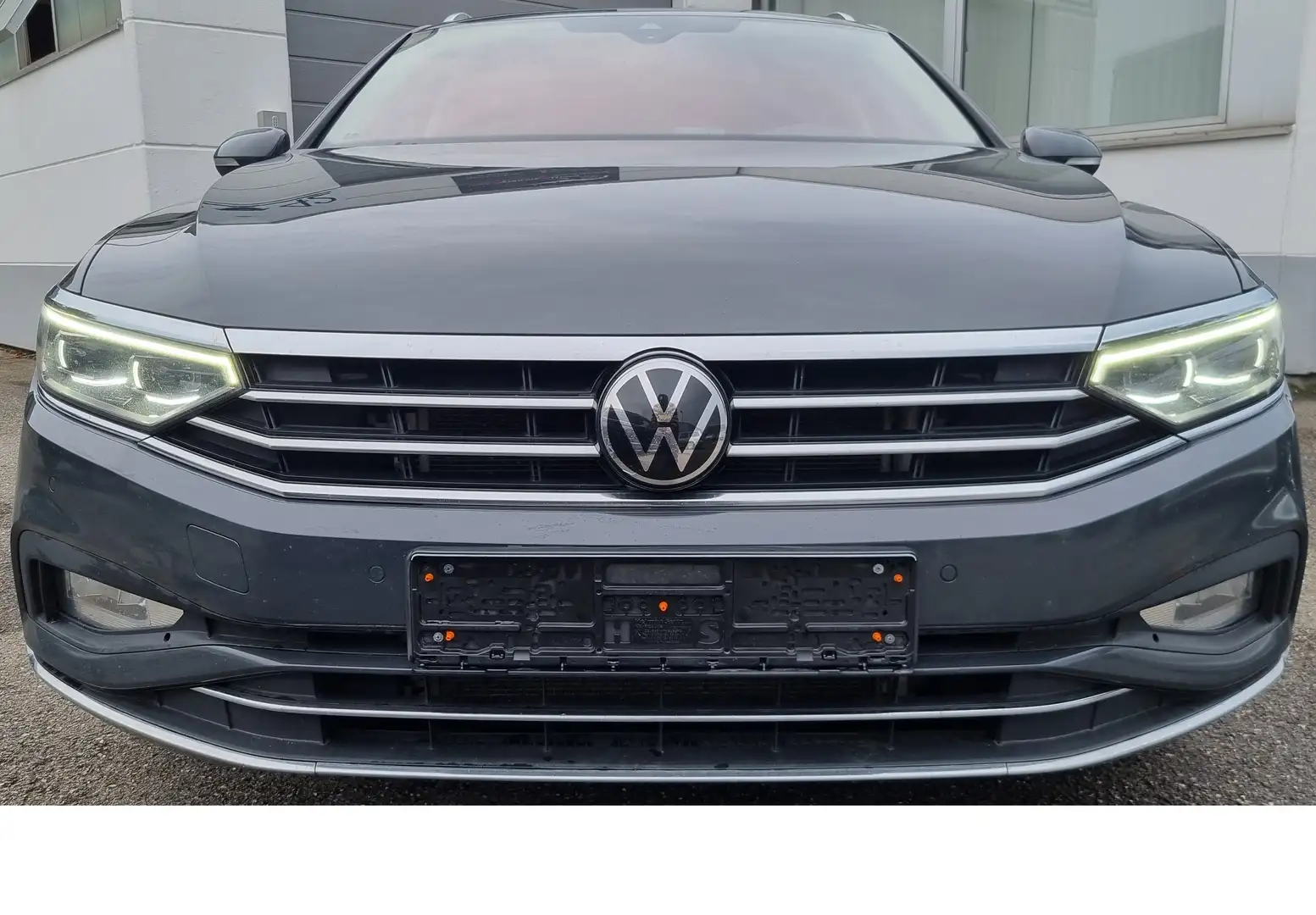 Volkswagen Passat Variant Elegance 4Motion MATRIX Kam AHK Grau - 2
