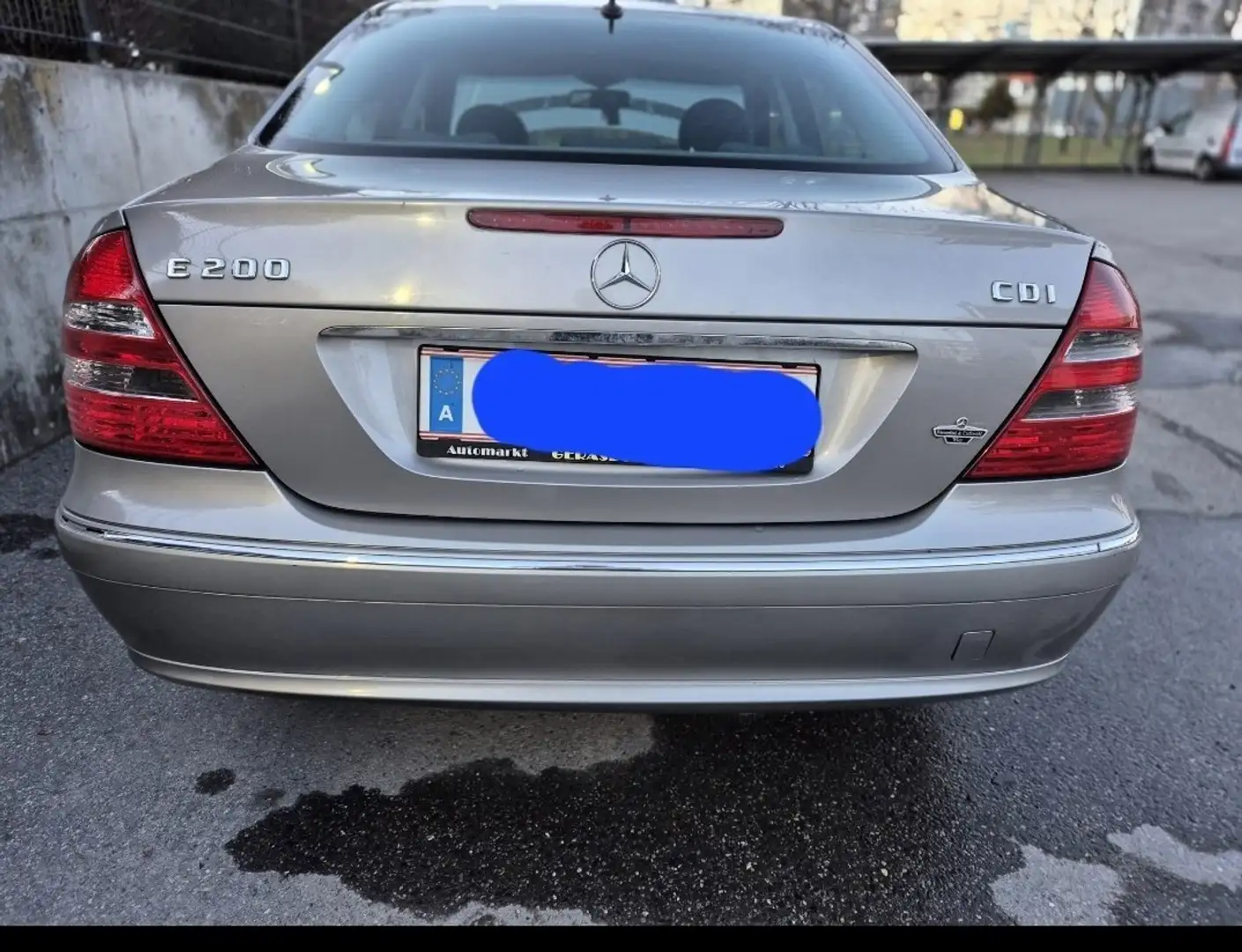 Mercedes-Benz 200 D - 2