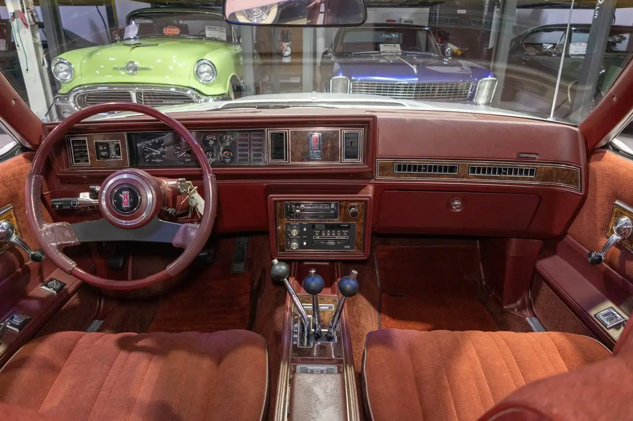 Oldsmobile Cutlass Calais Hurst/Olds, foto 3