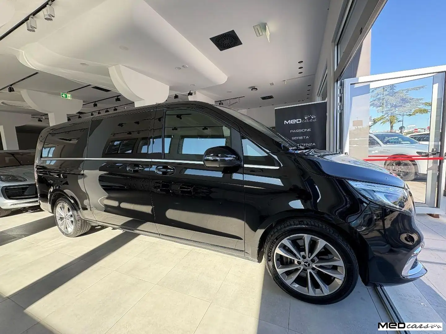 Mercedes-Benz V 250 250D PREMIUM EXTRALONG / + IVA / GANCIO TRAINO Black - 2