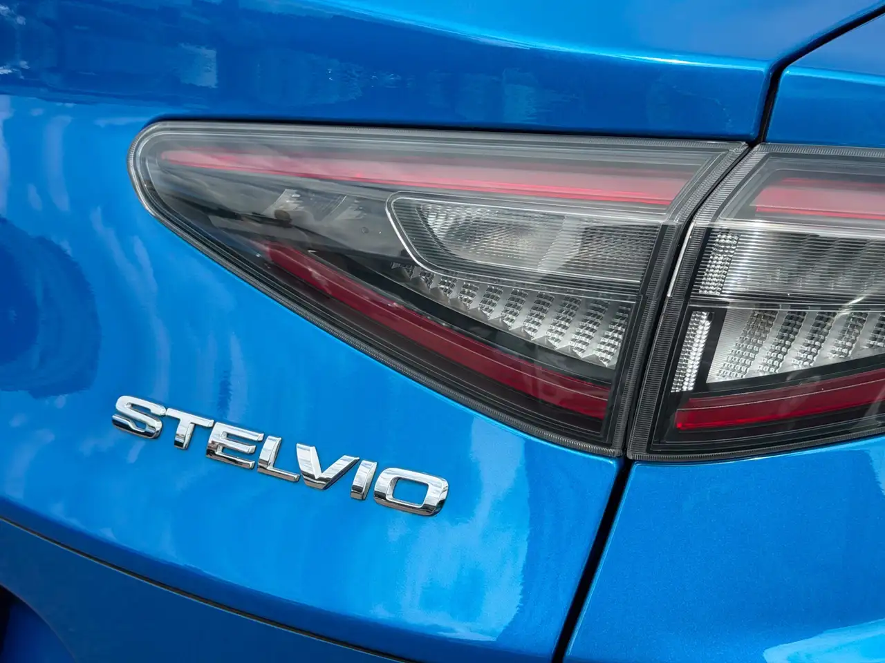 Alfa Romeo Stelvio 2.0 T AWD Veloce SCHUIFDAK MISANO BLAUW HARM, миниатюра 7