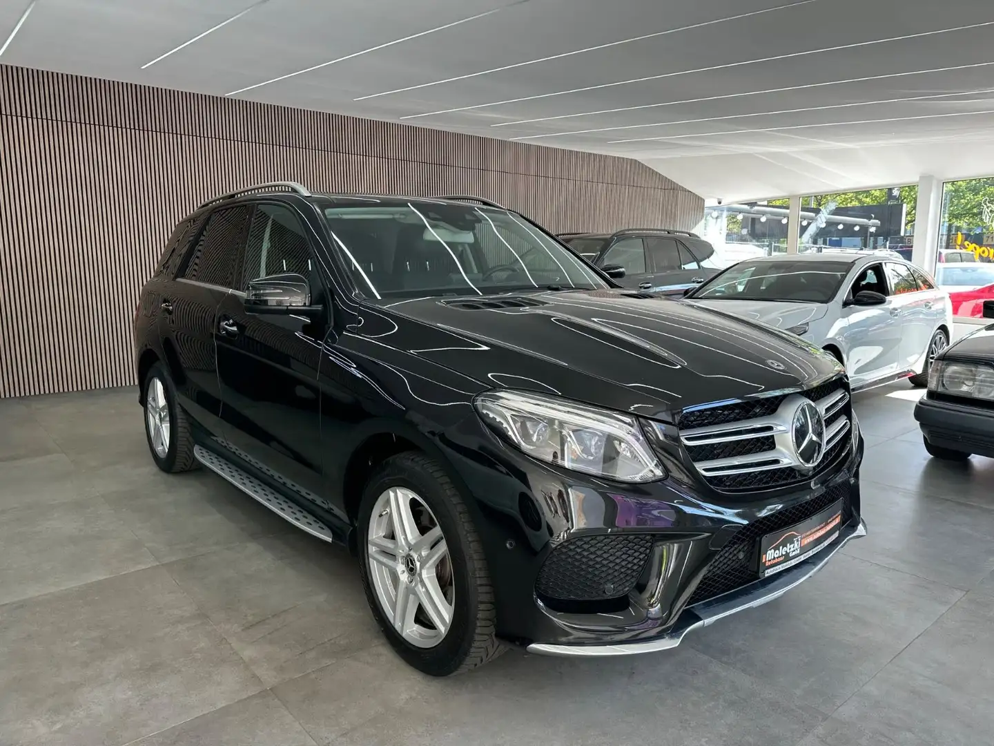 Mercedes-Benz GLE 350 d 4Matic AMG*StHz*360°Kamera*Distronic* Negru - 1