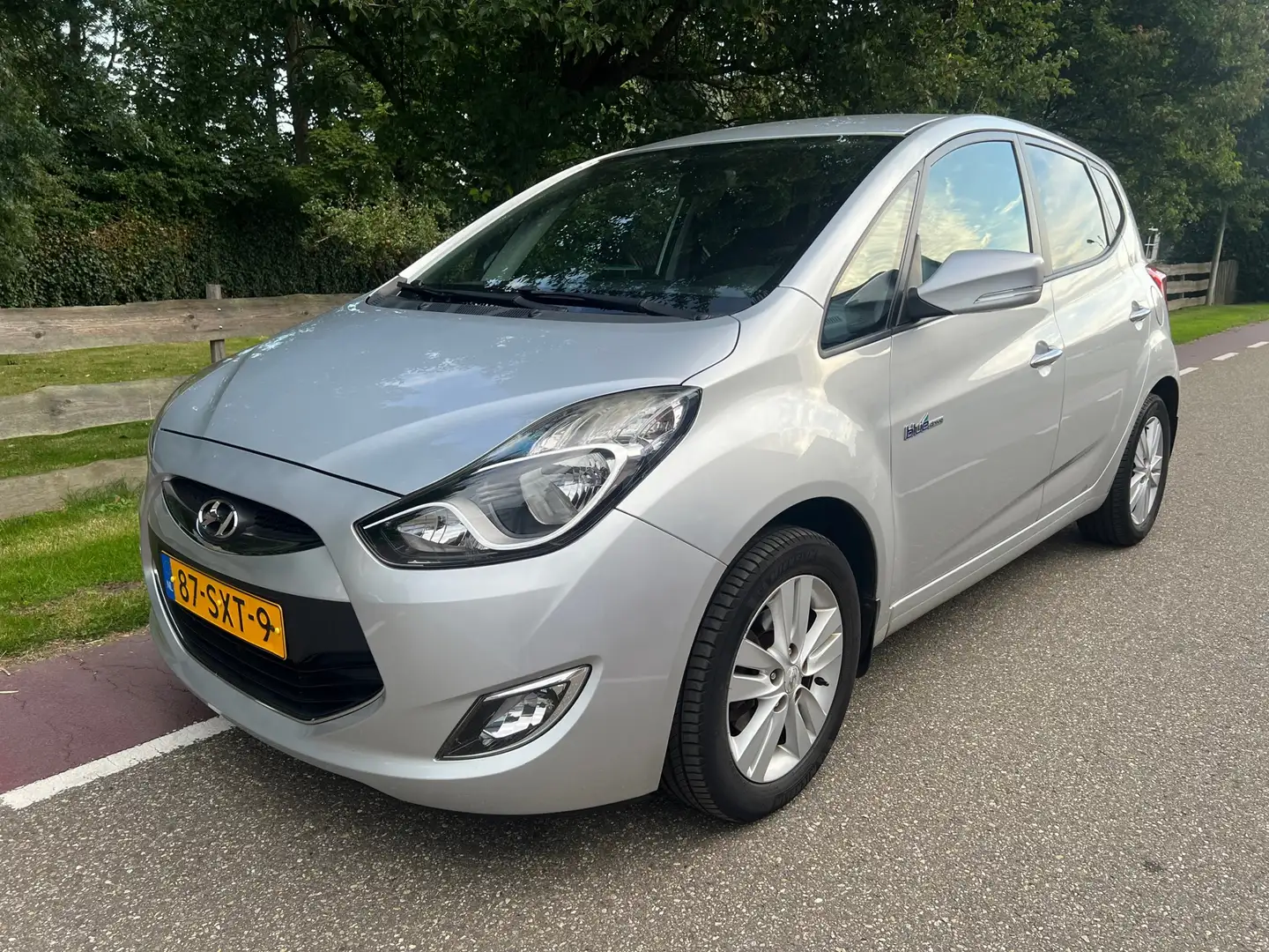 Hyundai iX20 1.4i i-Vision Airco PDC Gris - 1
