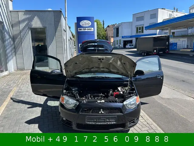 Mitsubishi Colt view 3