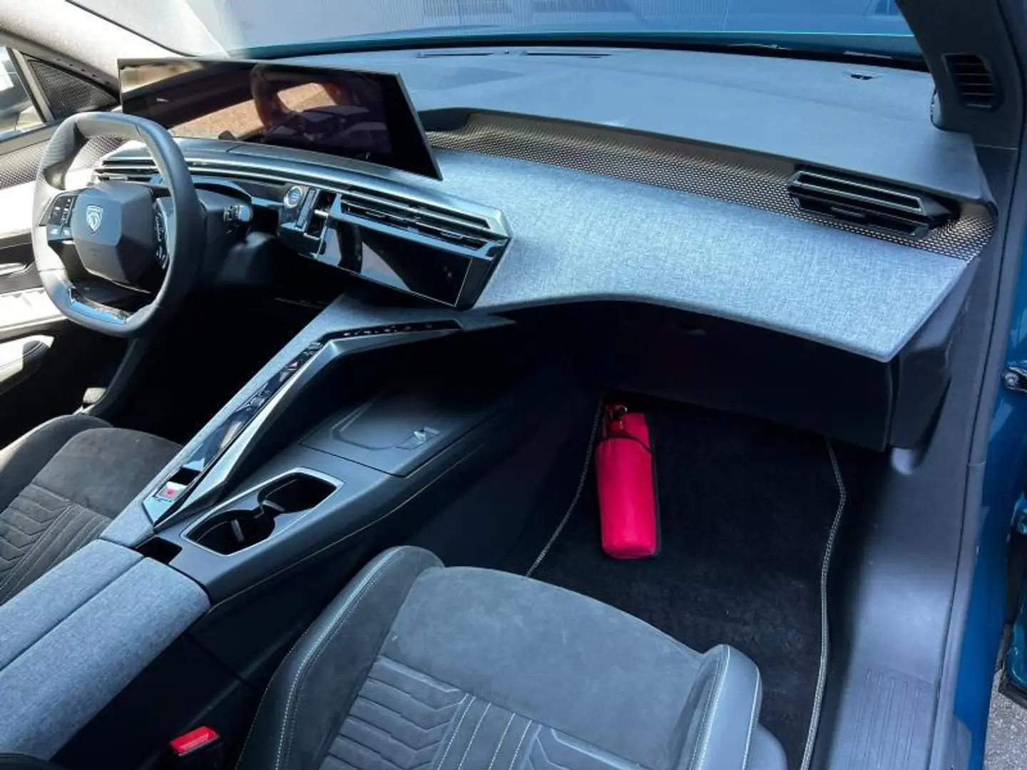 Peugeot 3008 GT / Hybrid 136 / E-DSC6 Bleu - 2