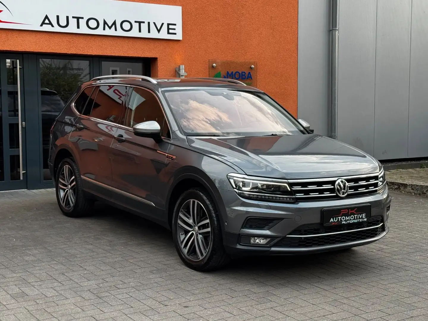Volkswagen Tiguan Allspace Highl. 4M 2.0TDI*DSG*LED*PANO Grau - 2