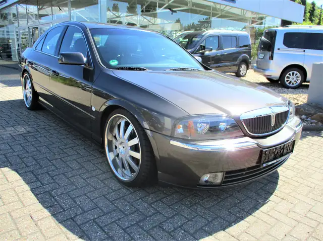 Lincoln LS V8