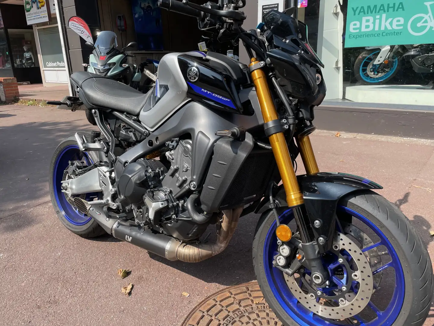 Yamaha MT-09 Gris - 2