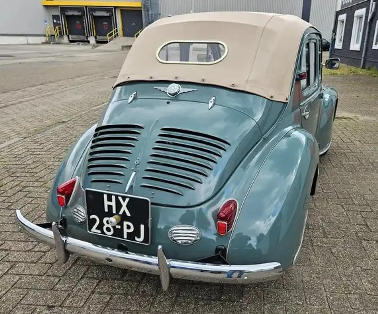 Oldtimer Renault 4cv decapotable Зелёный - 2