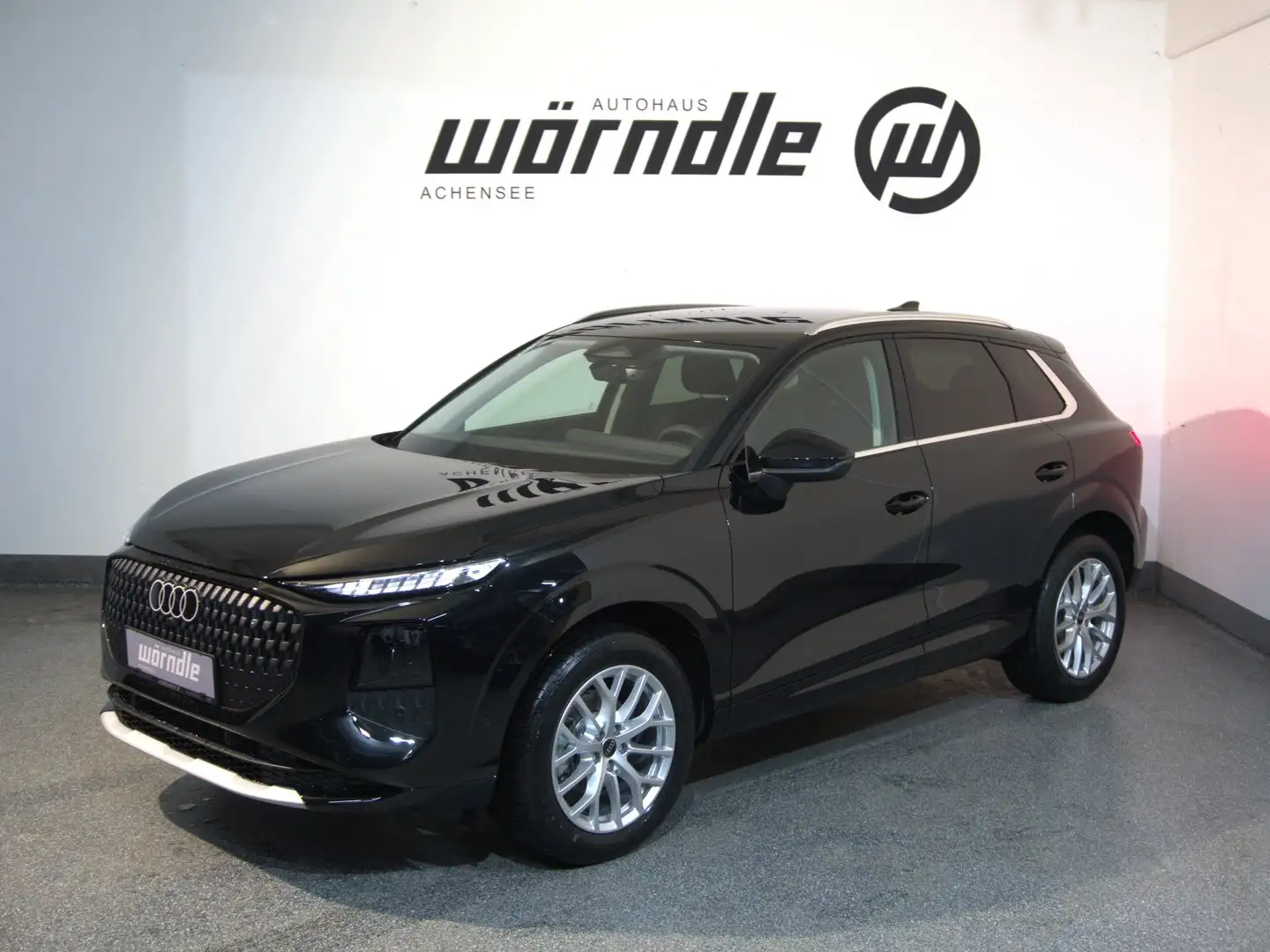 Audi Q3 TFSI 110 kW  intense Schwarz - 1