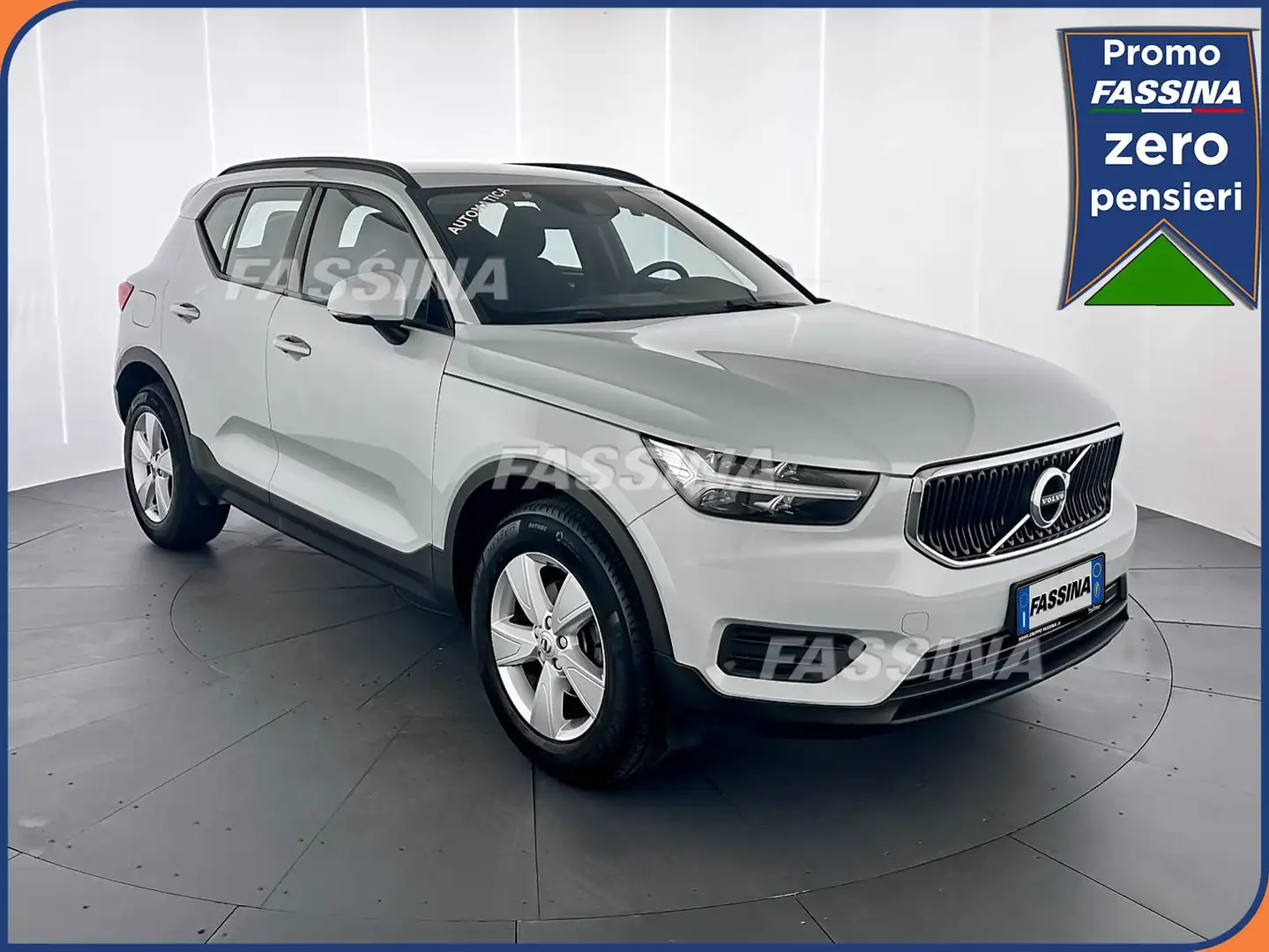 Volvo XC40 T3 Geartronic Momentum Grigio - 1