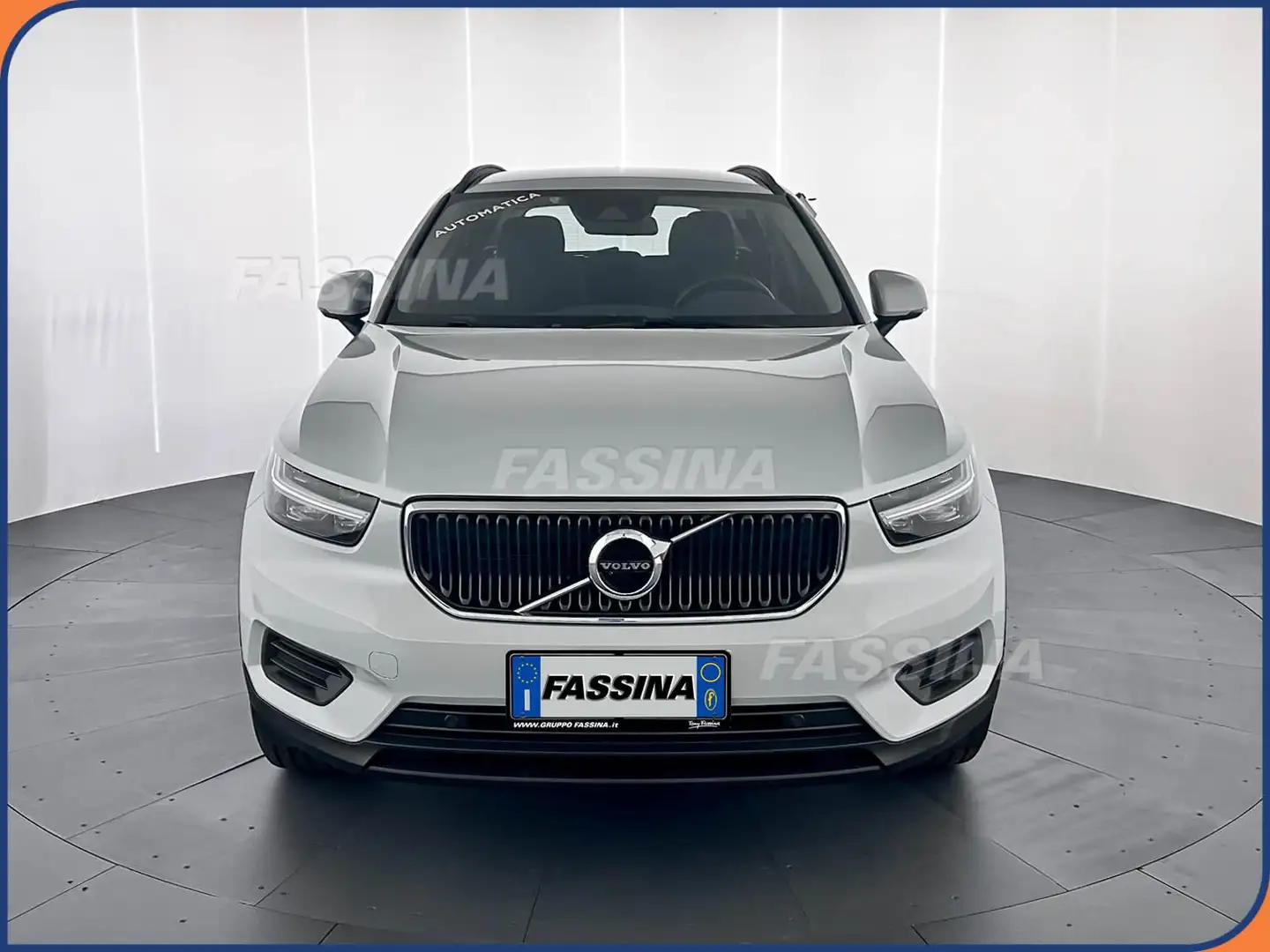 Volvo XC40 T3 Geartronic Momentum Grigio - 2