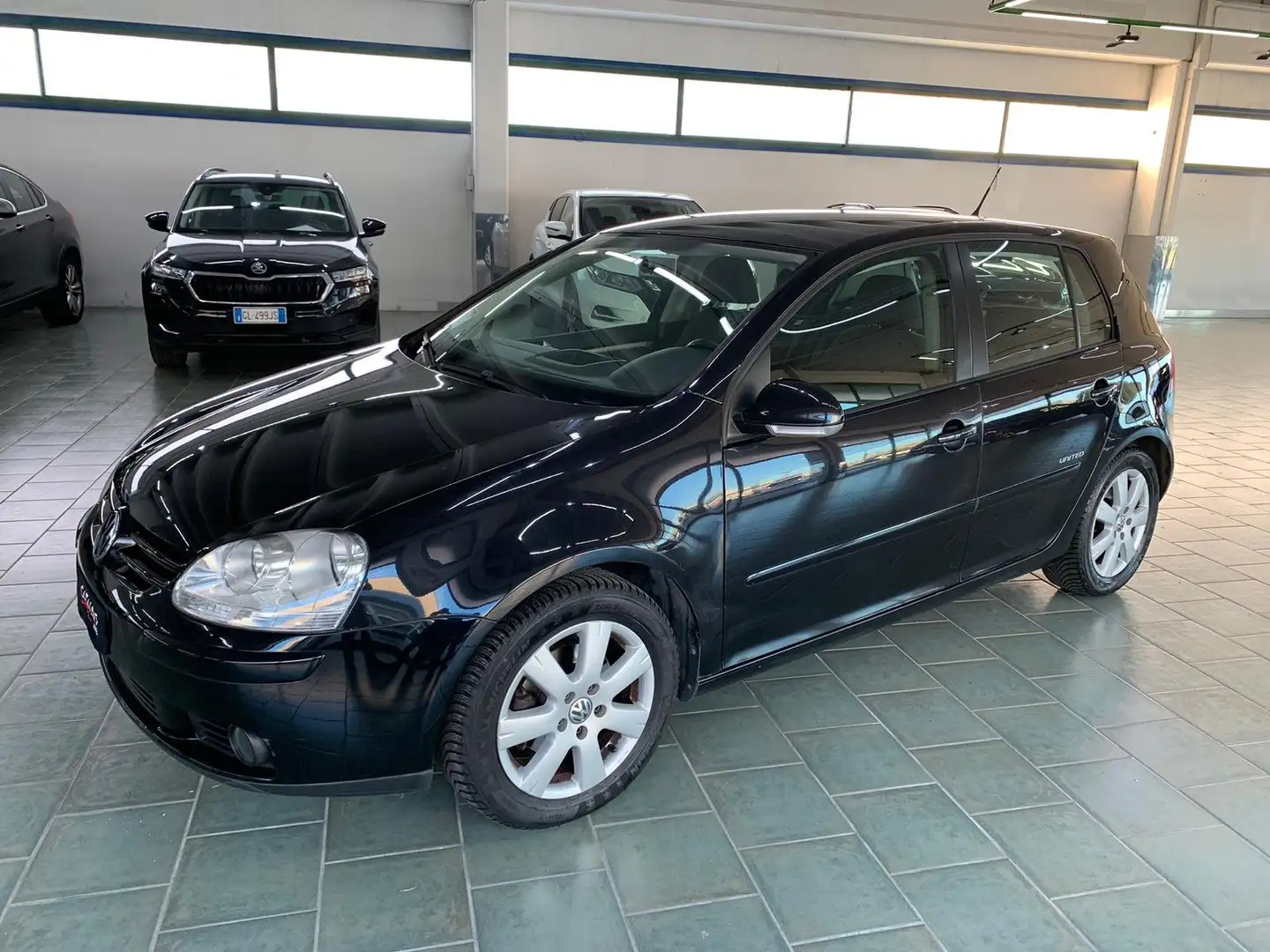 Volkswagen Golf Golf V 5p 1.6 United bi-fuel GPL Gancio Traino Negro - 1