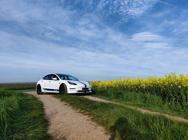 Tesla Model 3 Model 3 Allradantrieb Dual Motor Performance