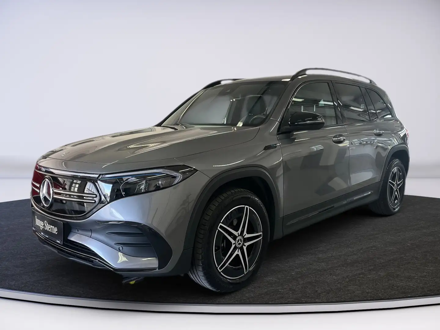 Mercedes-Benz EQB 300 4MATIC AMG Line Panorama Kamera Grau - 2