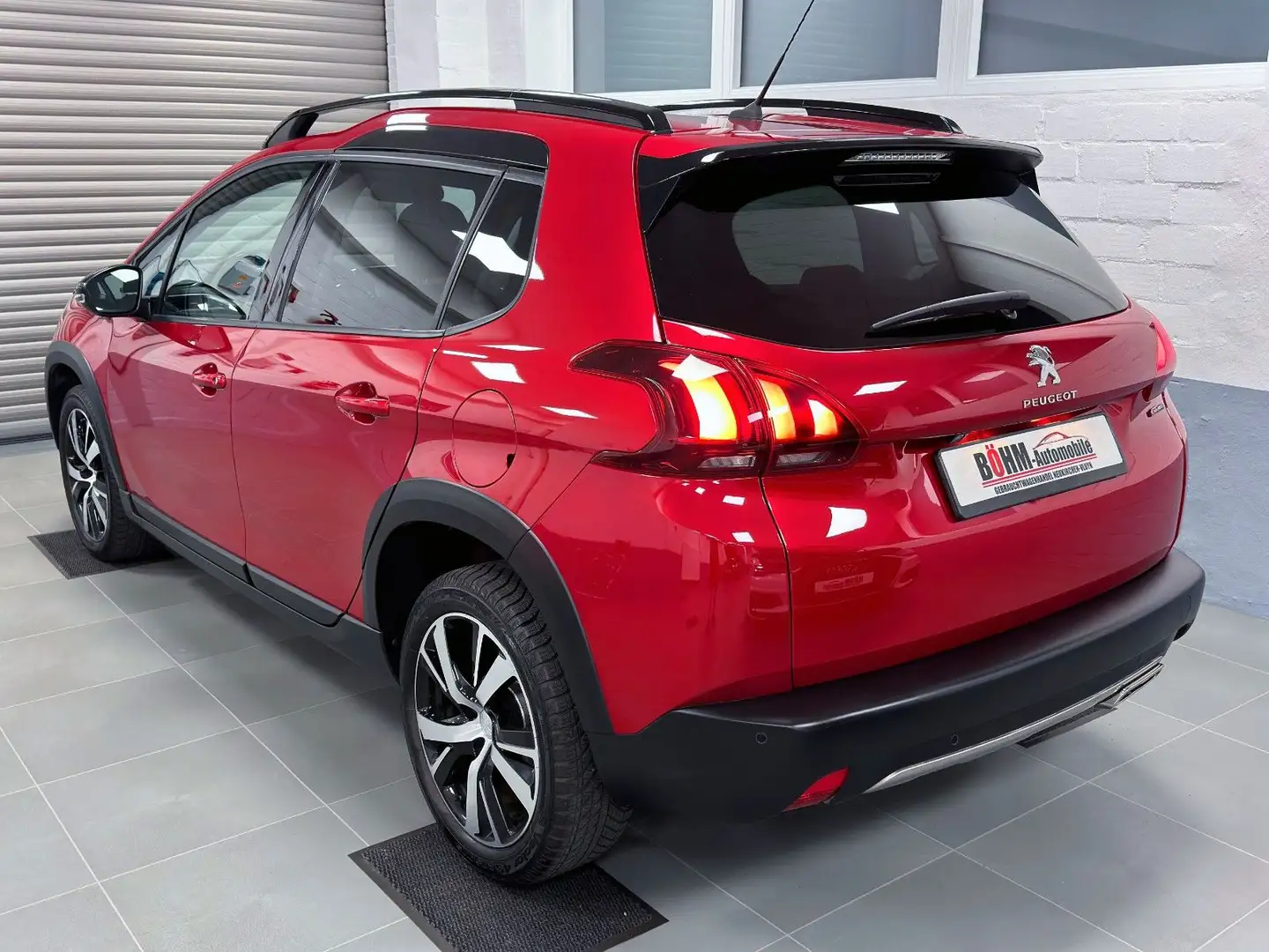 Peugeot 2008 Allure GT Line *Navi*Leder*Panorama*Kamera Rot - 2