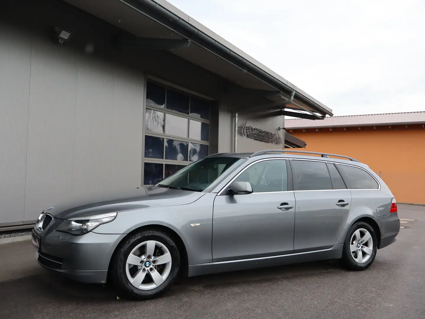 BMW 520 d Touring *NAVI*XENON*AHK*SHZ*PDC*SCHECKHEFT* Gris - 1
