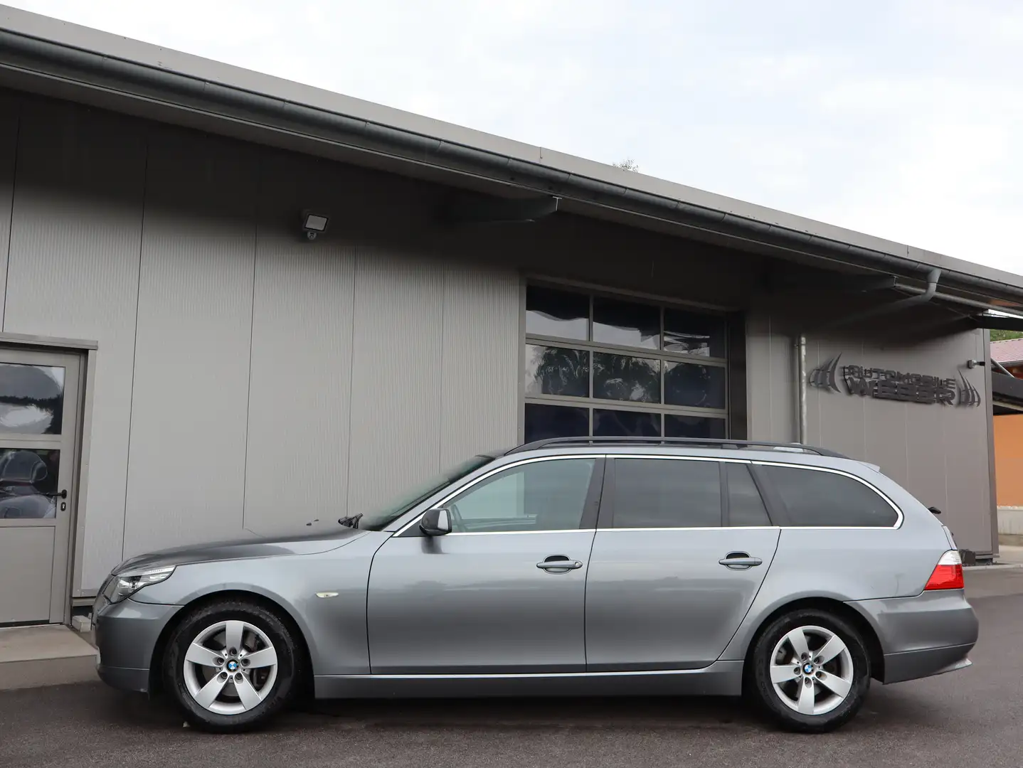 BMW 520 d Touring *NAVI*XENON*AHK*SHZ*PDC*SCHECKHEFT* Gris - 2