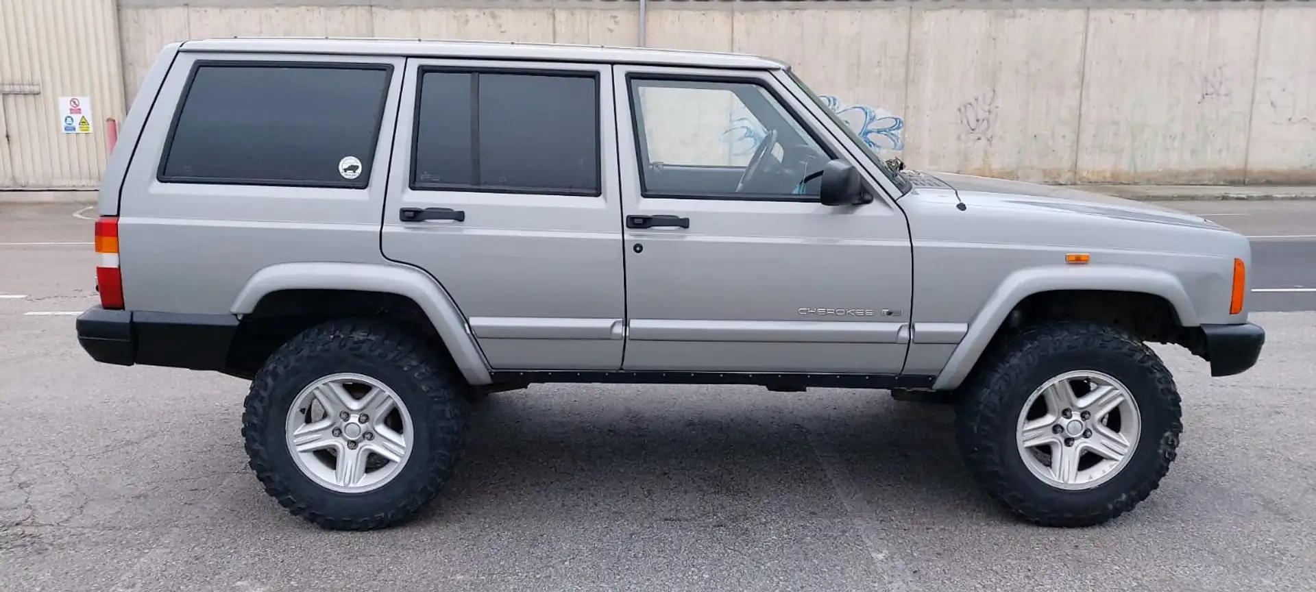 Jeep Cherokee Cherokee XJ - 2