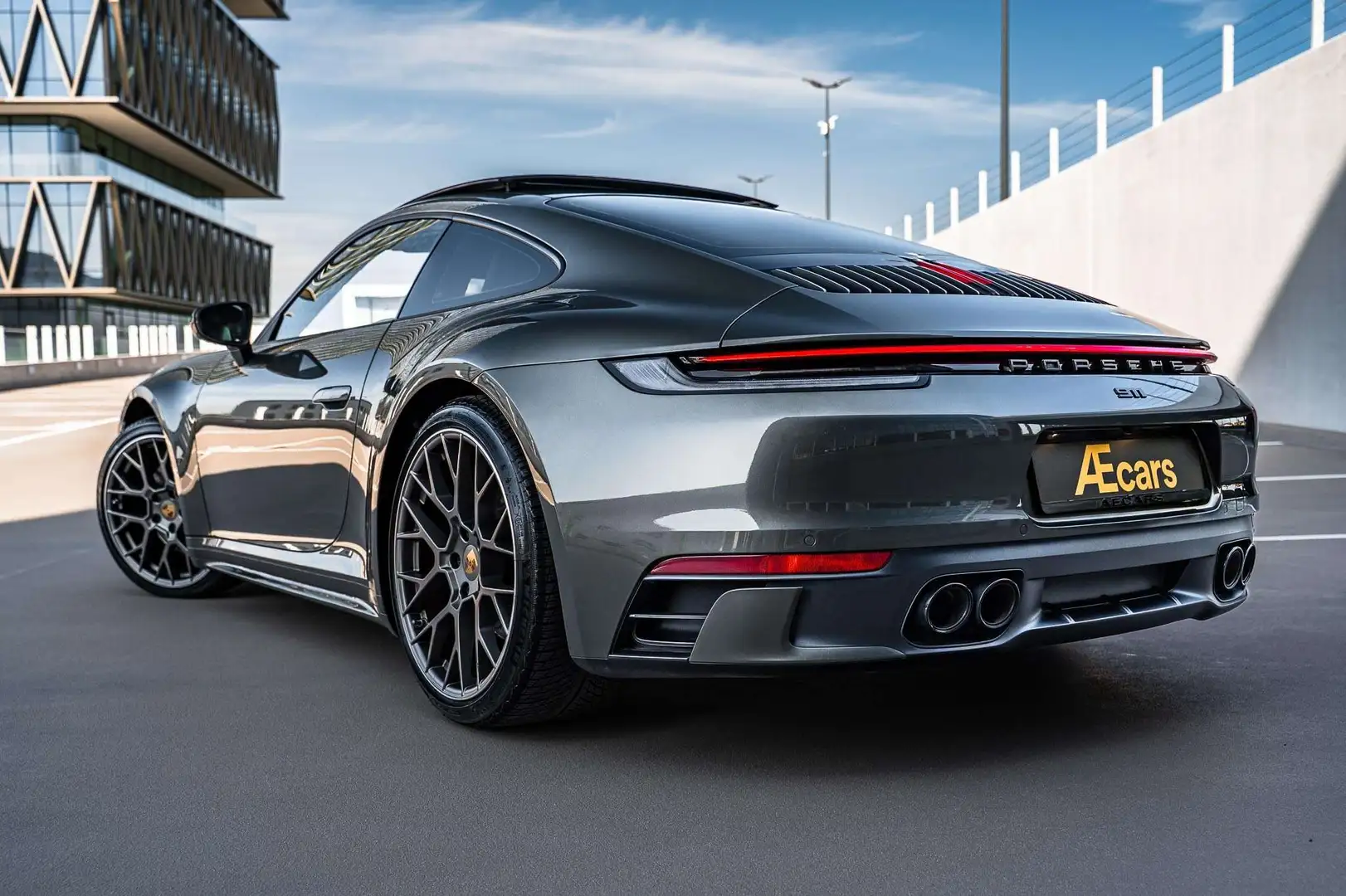 Porsche 992 911 CARRERA 4S / COUPÉ / SPORT DESIGN / BELGIAN Vert - 1