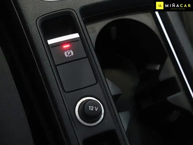Audi Q3 view 15