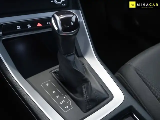 Audi Q3 view 9