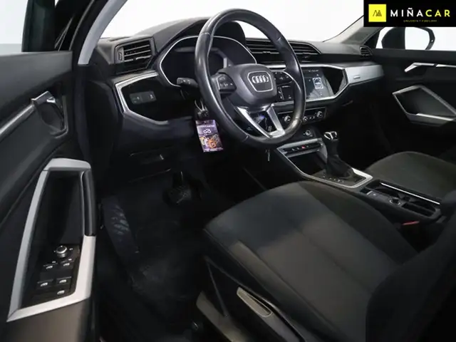 Audi Q3 view 13