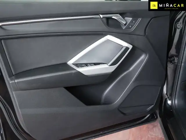 Audi Q3 view 21