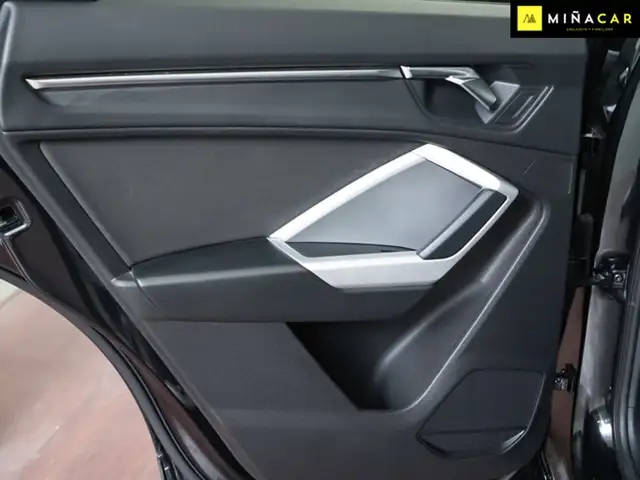 Audi Q3 view 22