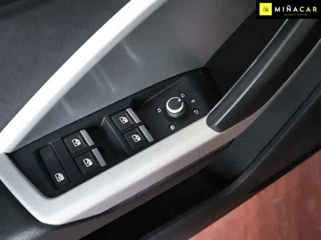 Audi Q3 view 21