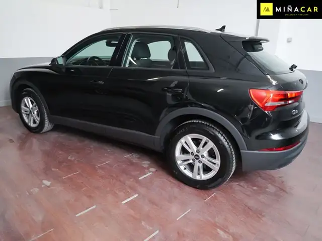 Audi Q3 view 4