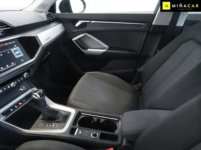 Audi Q3 view 18