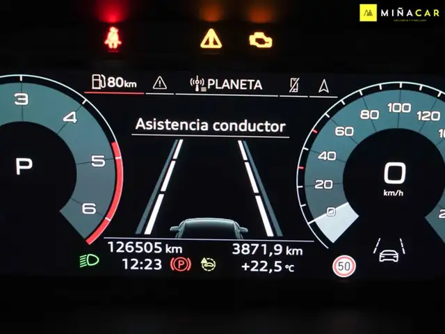 Audi Q3 view 8