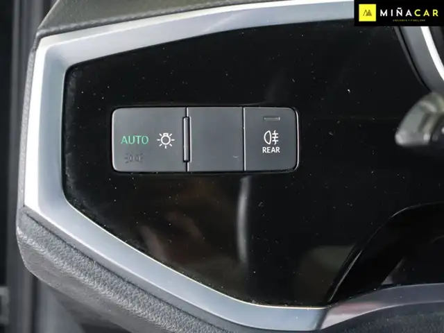 Audi Q3 view 18