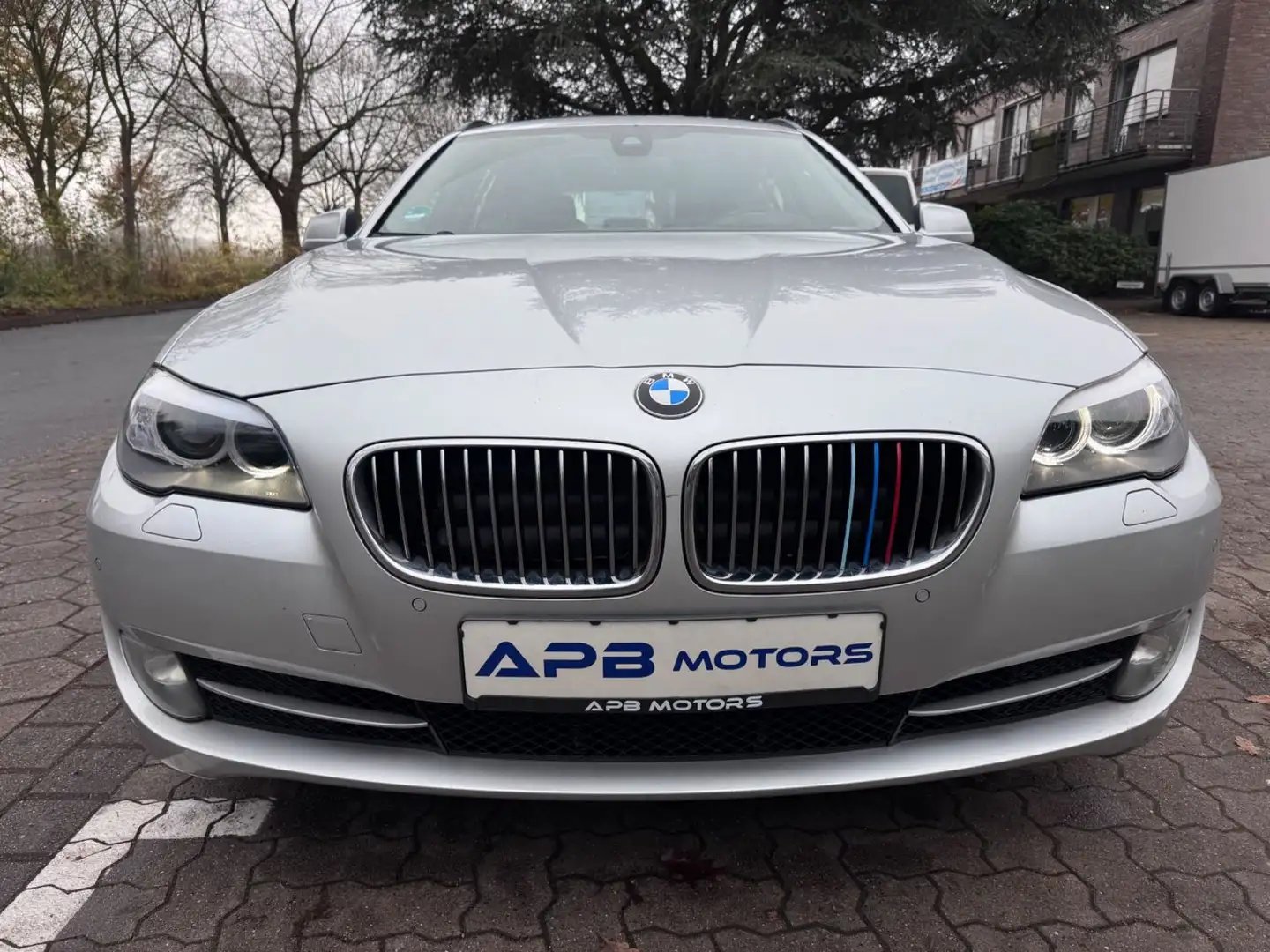 BMW 520 dTA LEDER PANORAMA BI-XENON NAVI SHZ KEYLESS Argent - 2