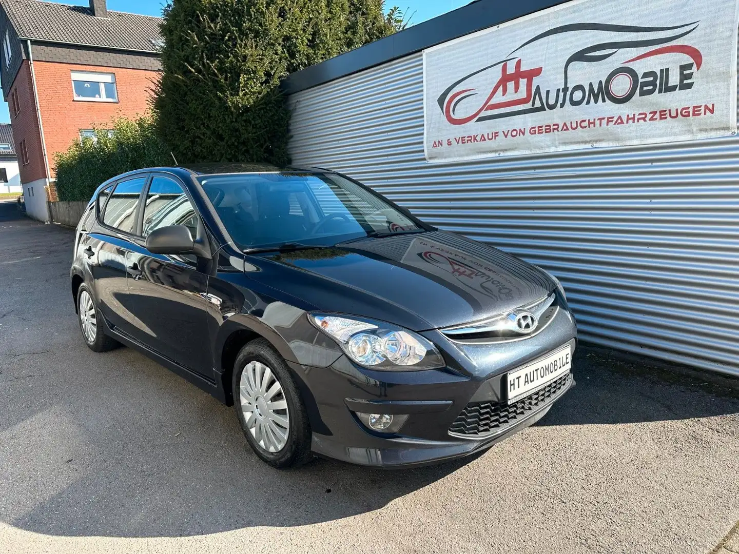Hyundai i30 1.4 EditionPlus KLIMAAUTOMATIC/PDC Schwarz - 1