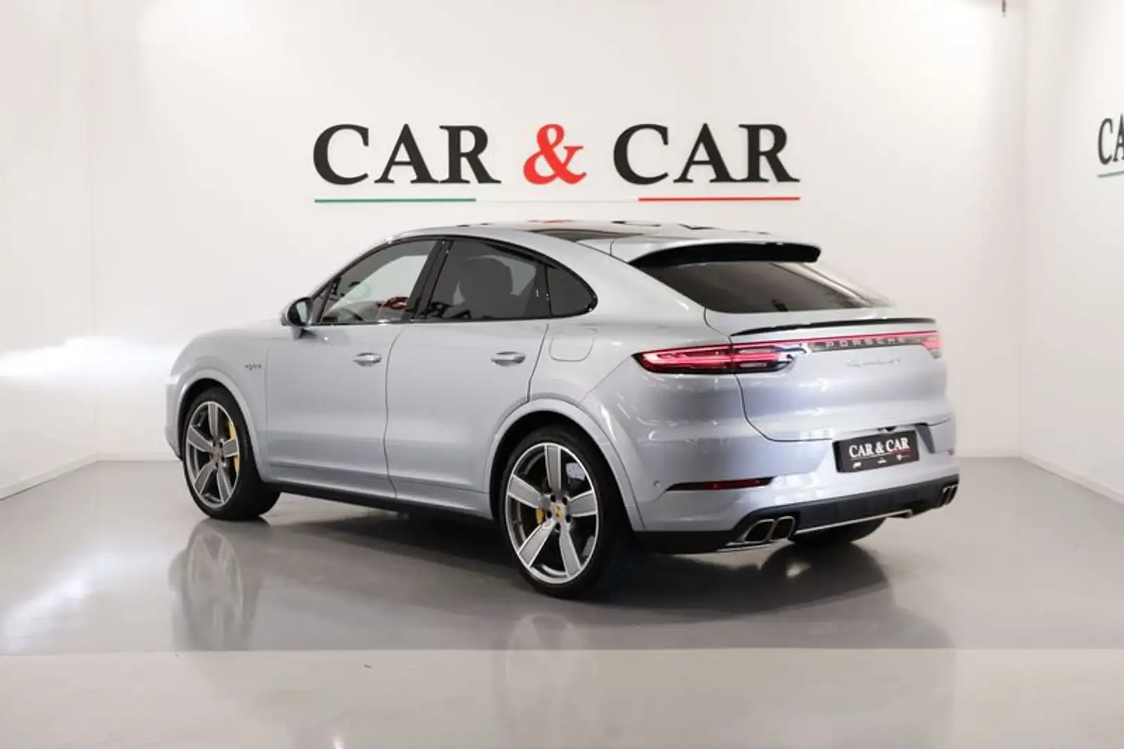 Porsche Cayenne Coupe 4.0 V8 Turbo S E-Hybrid Argento - 2