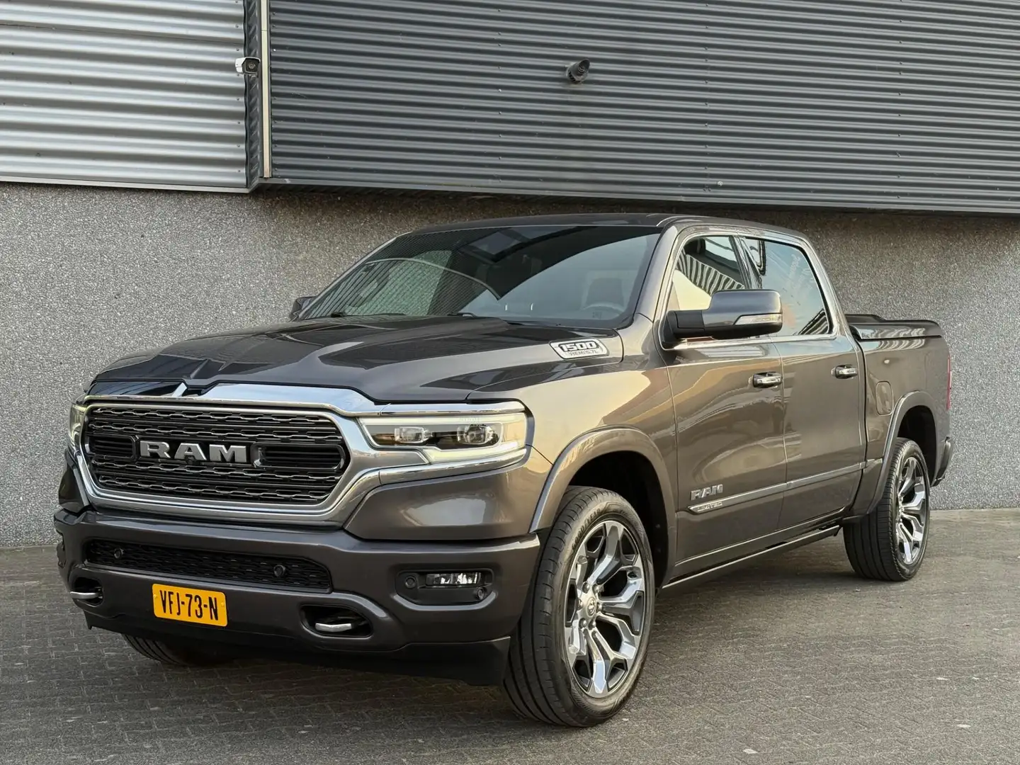 Dodge RAM 1500 5.7 V8 4x4 Crew Cab Limited Pano LPG Org-NL Gris - 2