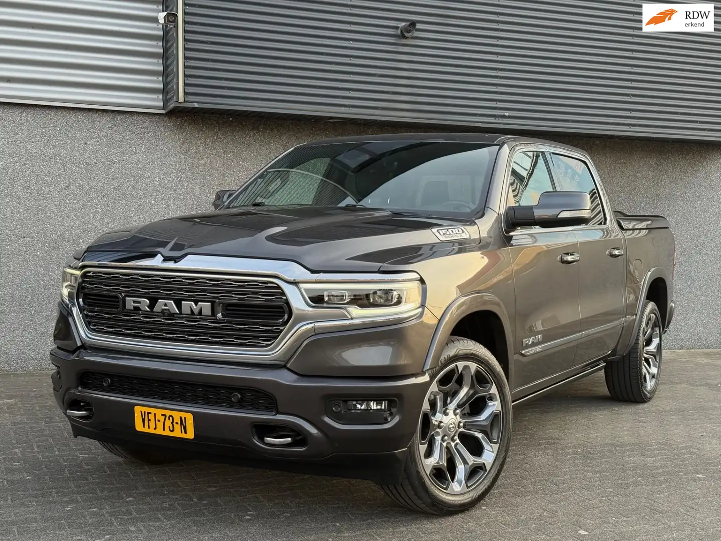 Dodge RAM 1500 5.7 V8 4x4 Crew Cab Limited Pano LPG Org-NL Gris - 1