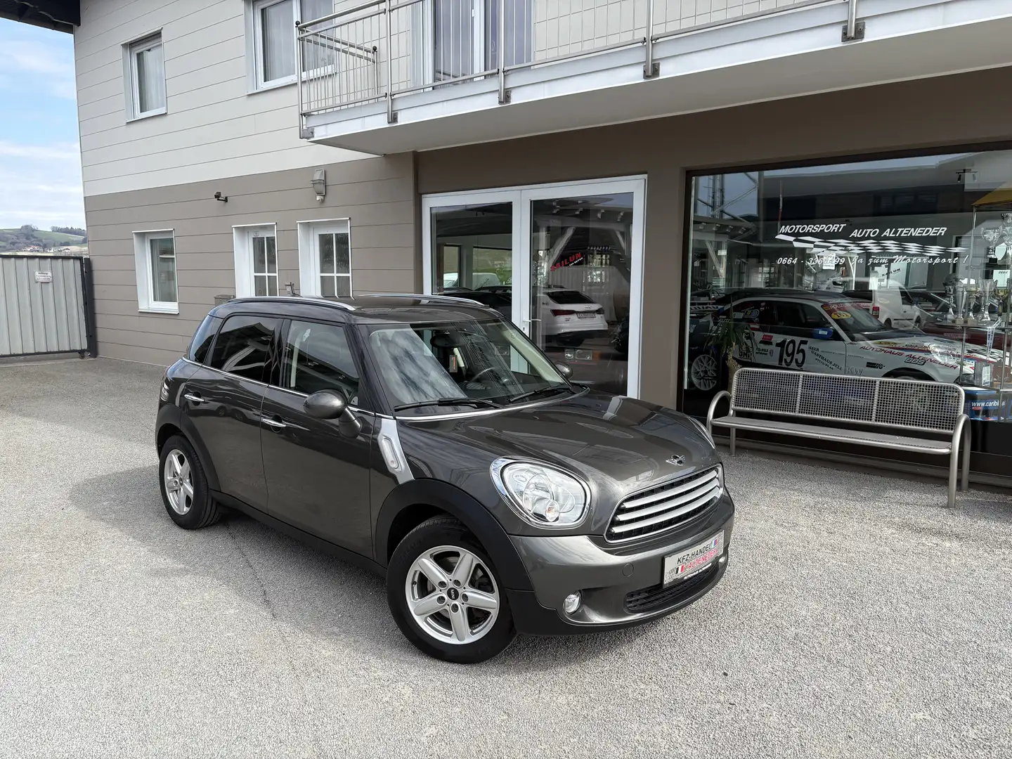 MINI Cooper D Countryman MINI D ALL4 *ALLRAD*LEDER*SITZH*SCHIEBEDACH* Grau - 1
