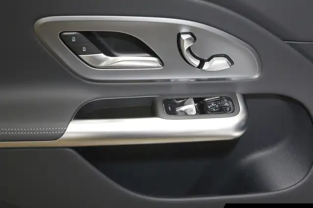 Mercedes-Benz GLB view 14