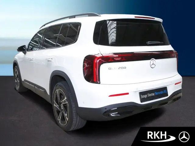 Mercedes-Benz GLB view 4