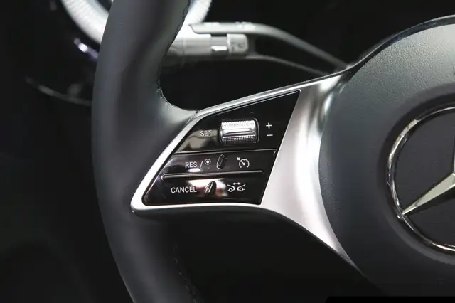 Mercedes-Benz GLB view 16