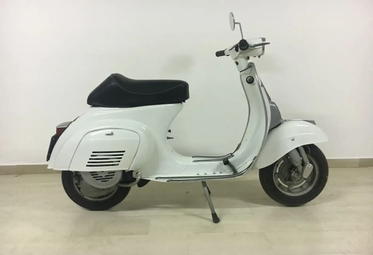 Vespa 50 Blanco - 1