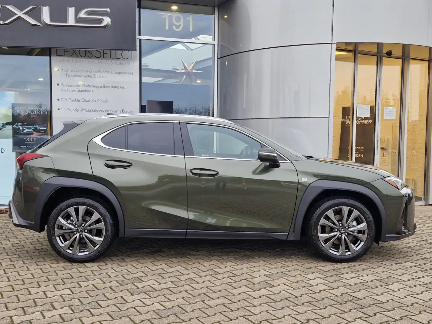 Lexus UX 300e UX 300h F Sport Design Grün - 2