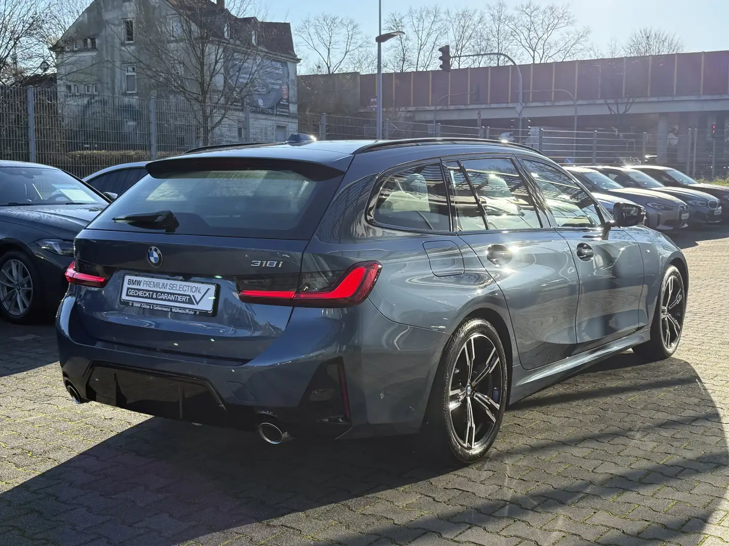 BMW 318 i Touring M Sport // Leas.ab EUR384,-inkl. Blau - 2