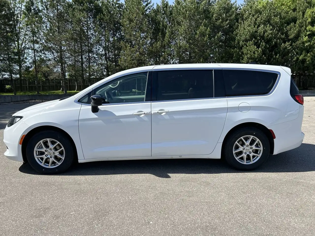 Chrysler Grand Caravan снимка Chrysler Grand Caravan